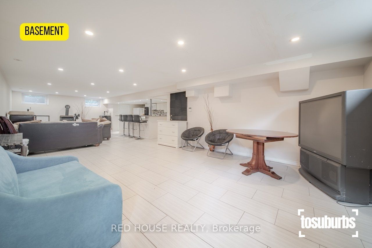 3256 Cindy Cres