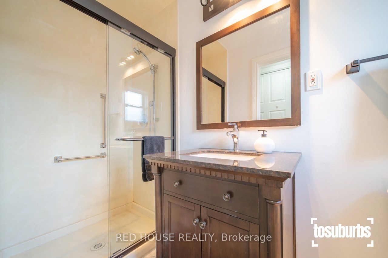3256 Cindy Cres