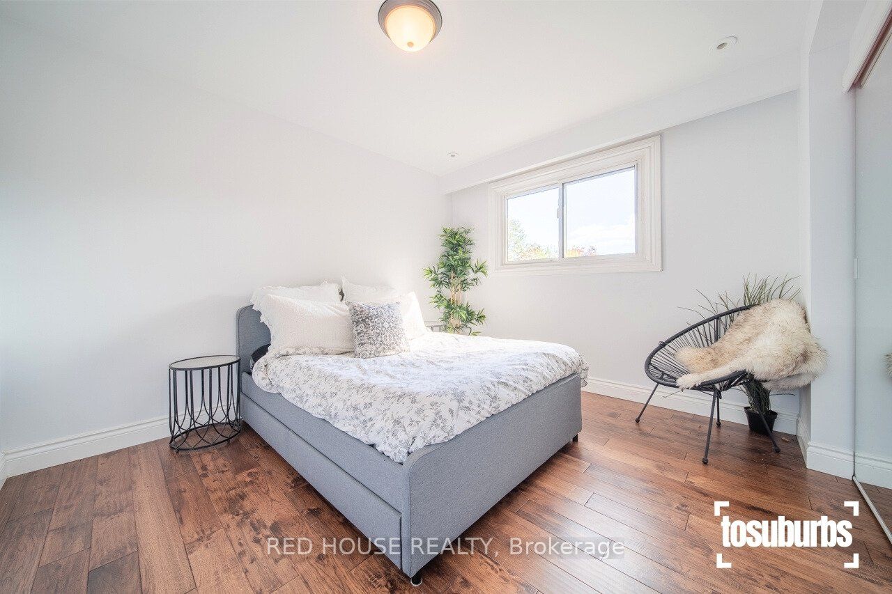 3256 Cindy Cres