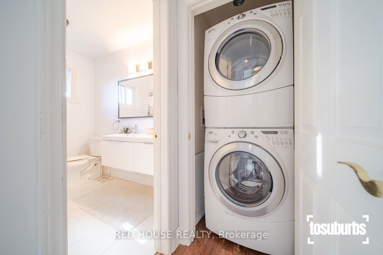 3256 Cindy Cres