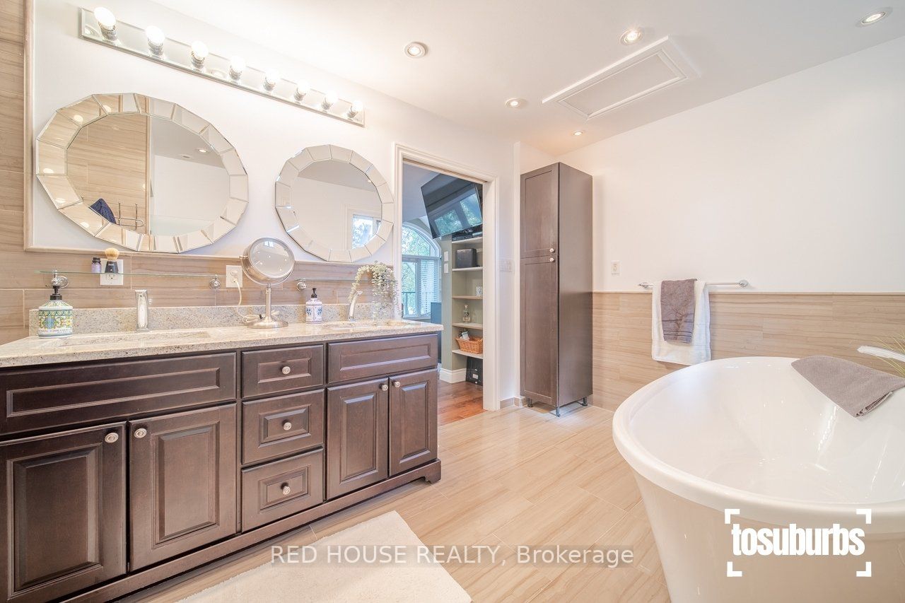 3256 Cindy Cres