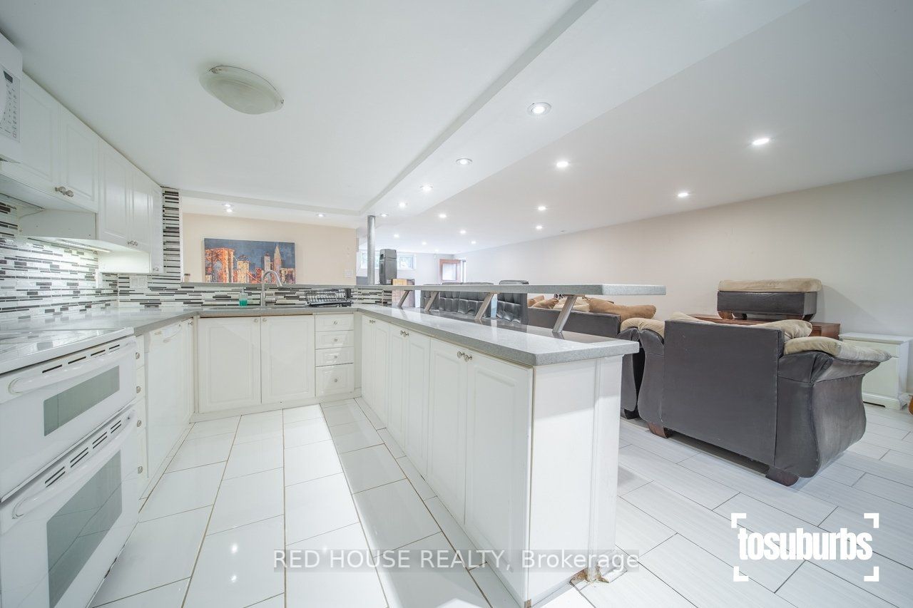 3256 Cindy Cres