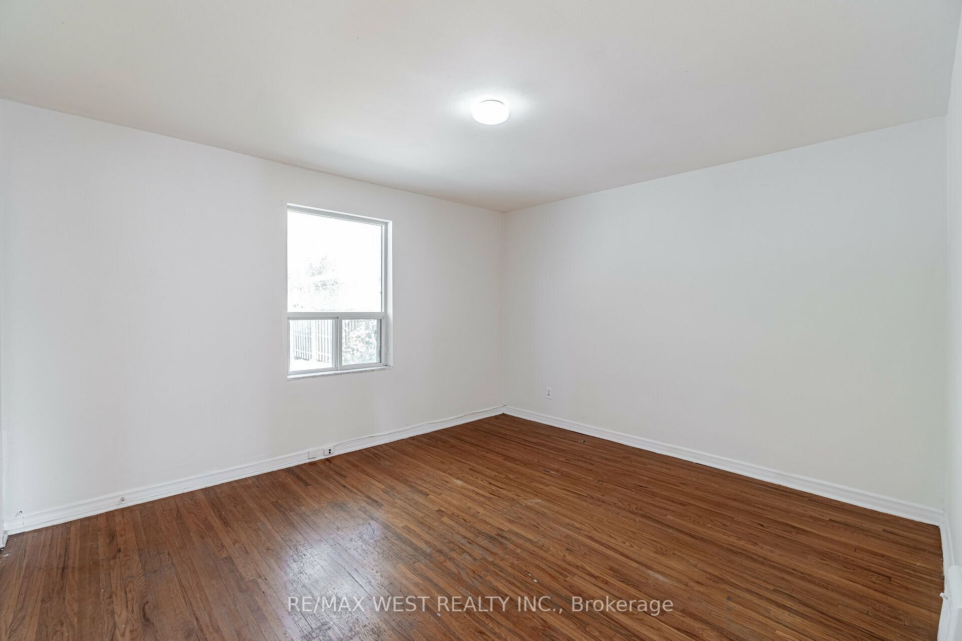 22 Loney Ave