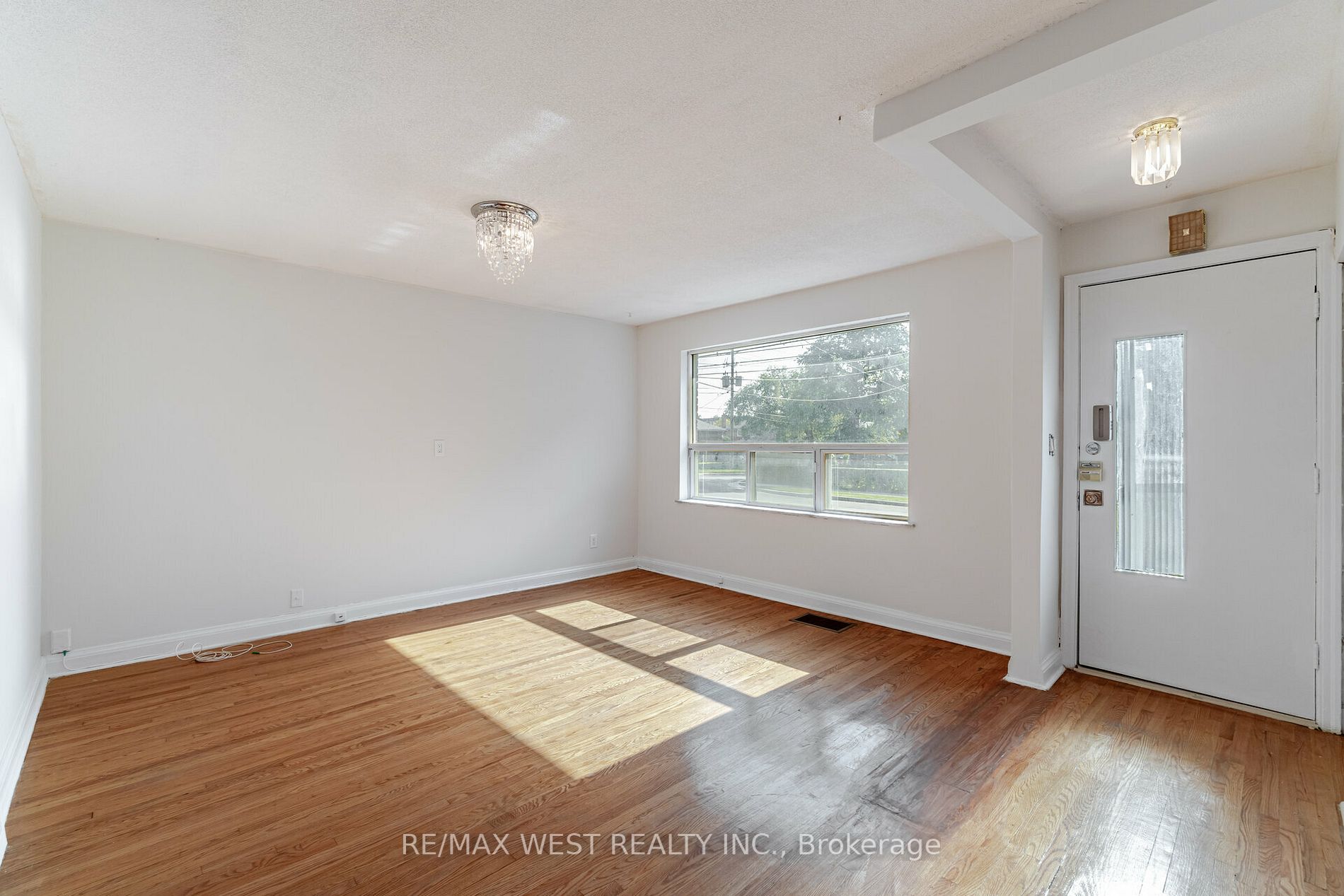 22 Loney Ave