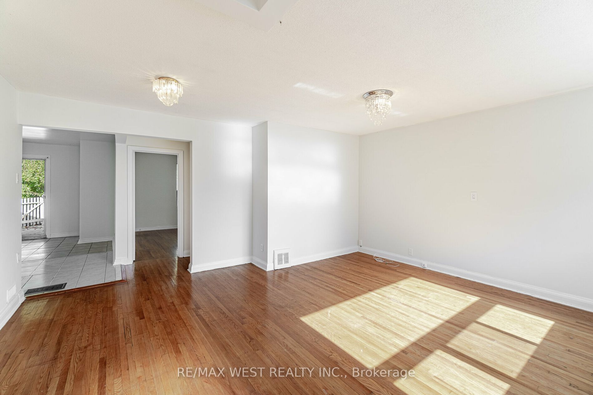 22 Loney Ave