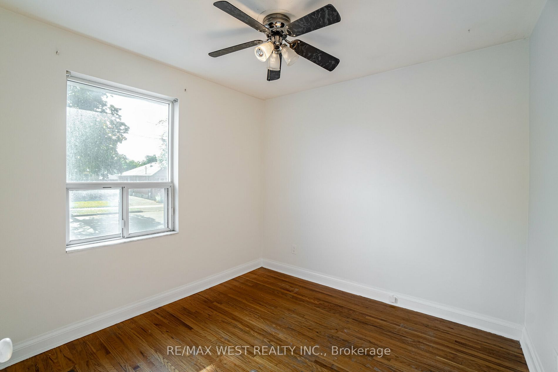 22 Loney Ave