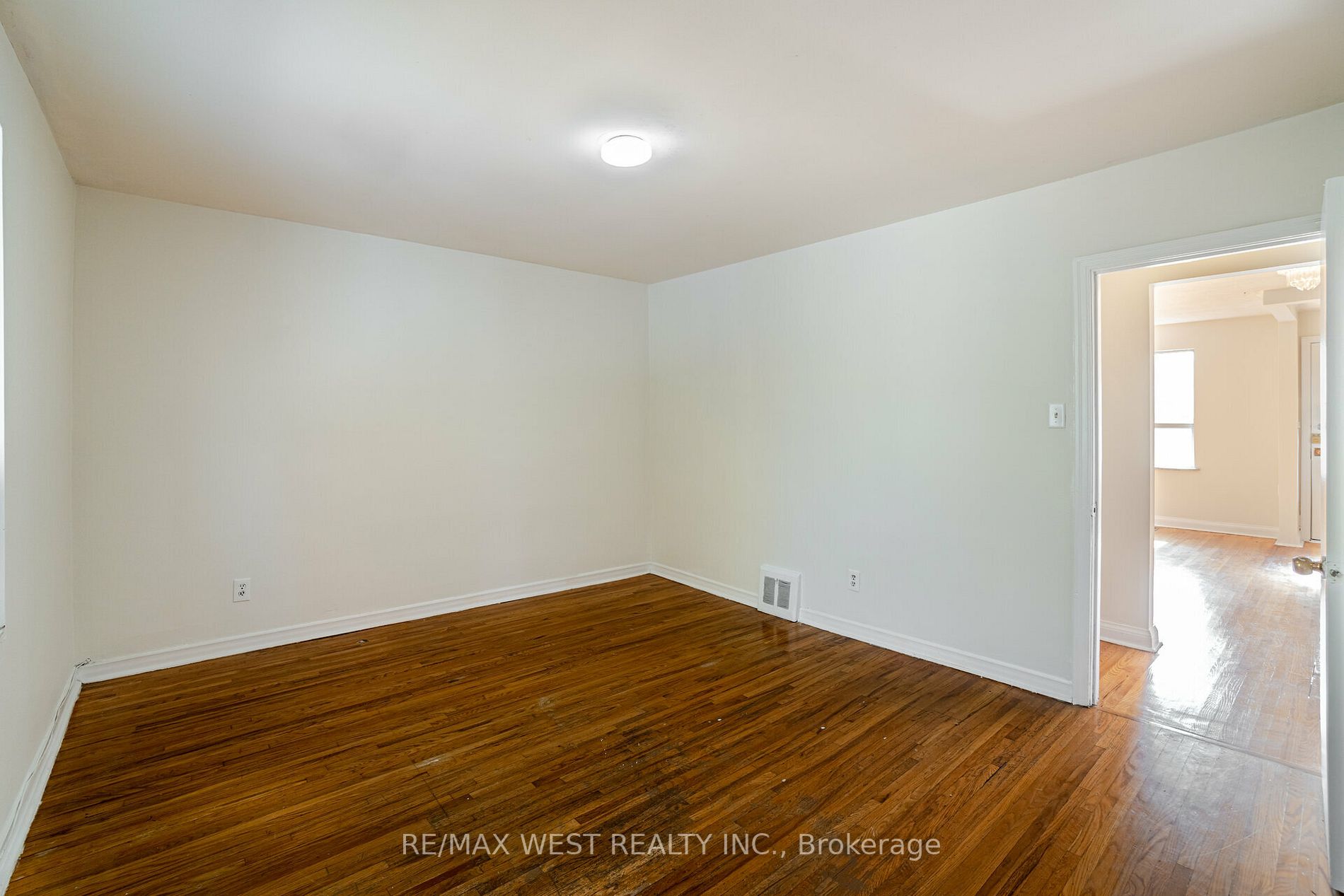 22 Loney Ave