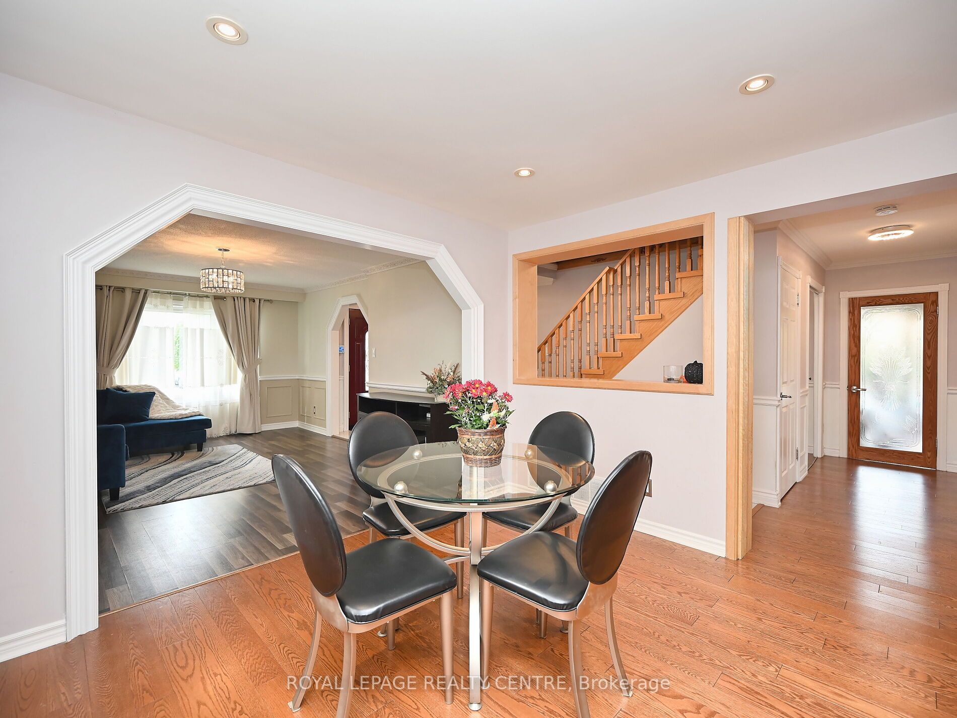 2519 Kingsberry Cres
