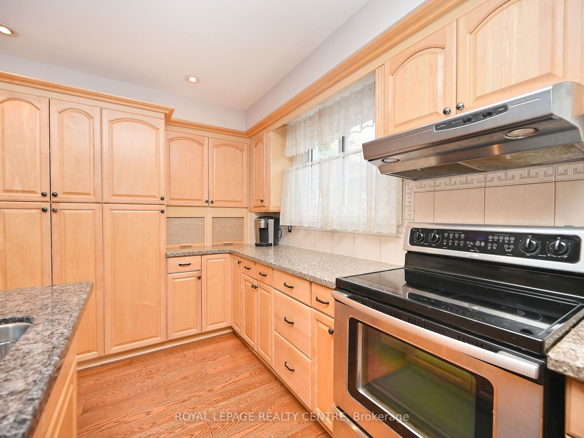 2519 Kingsberry Cres