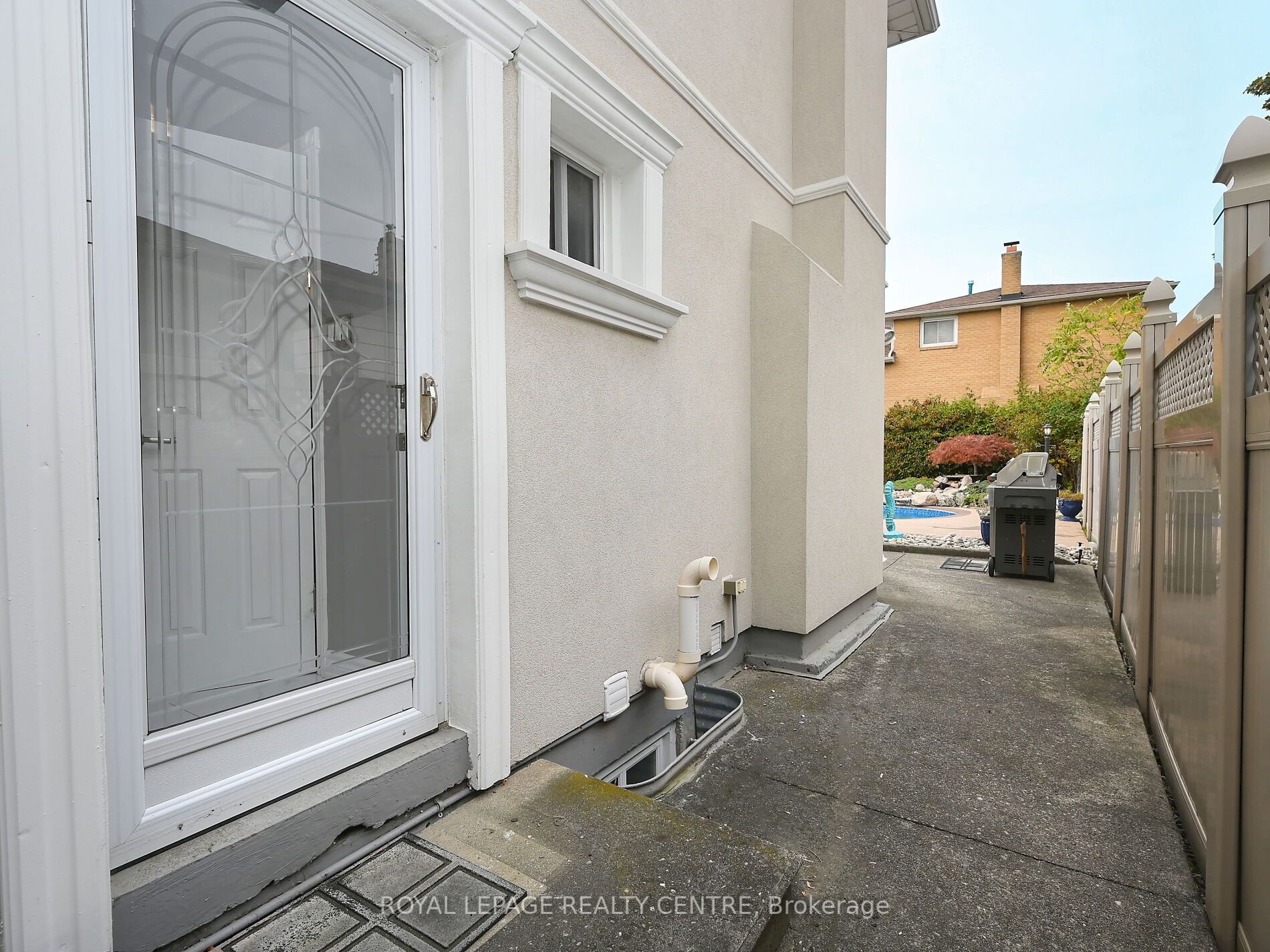 2519 Kingsberry Cres
