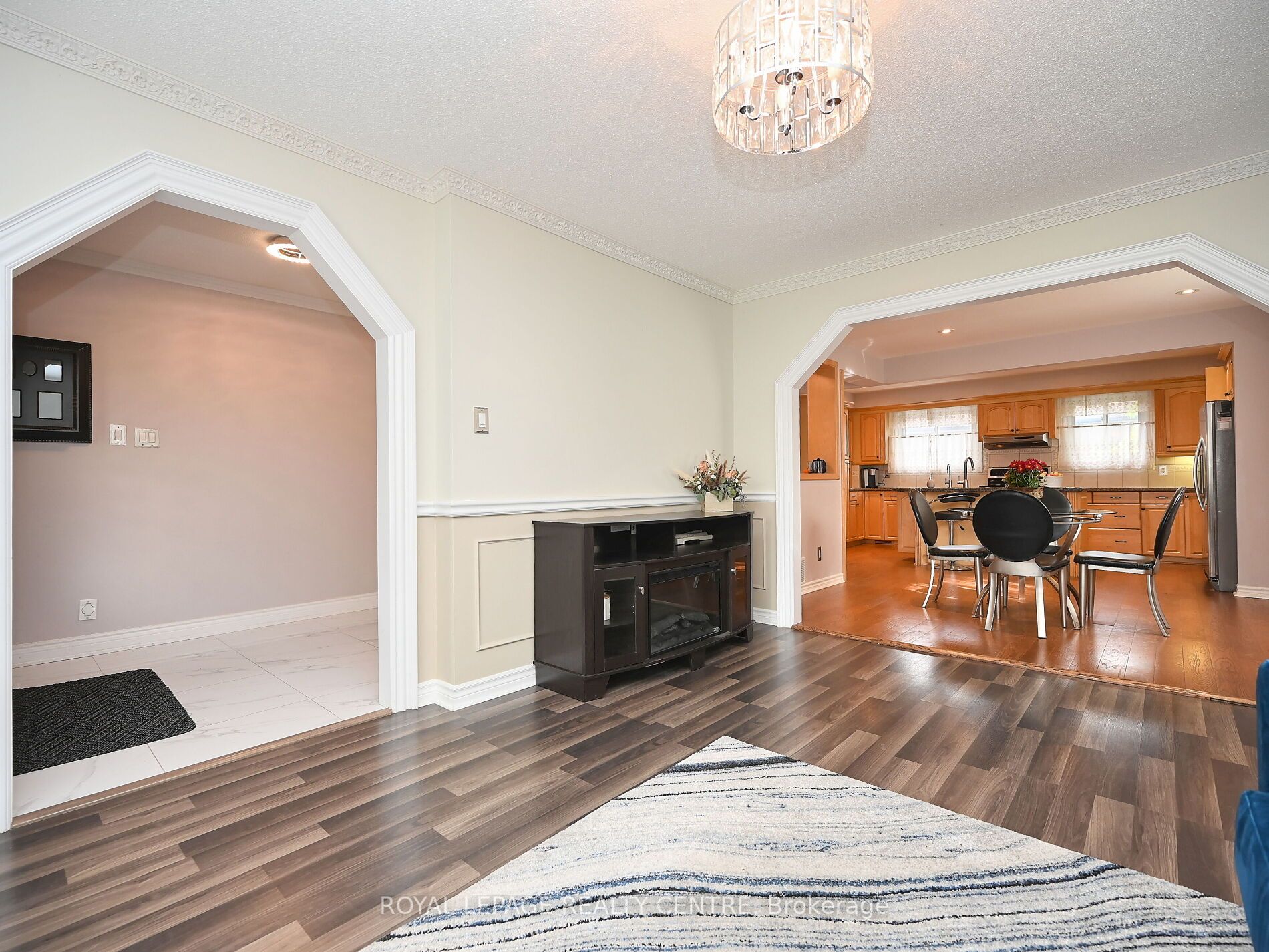 2519 Kingsberry Cres