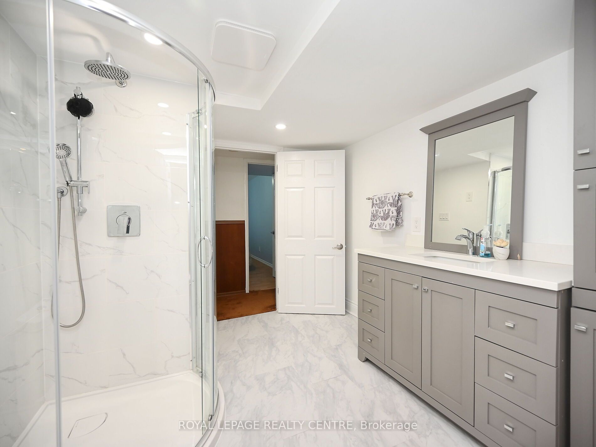 2519 Kingsberry Cres