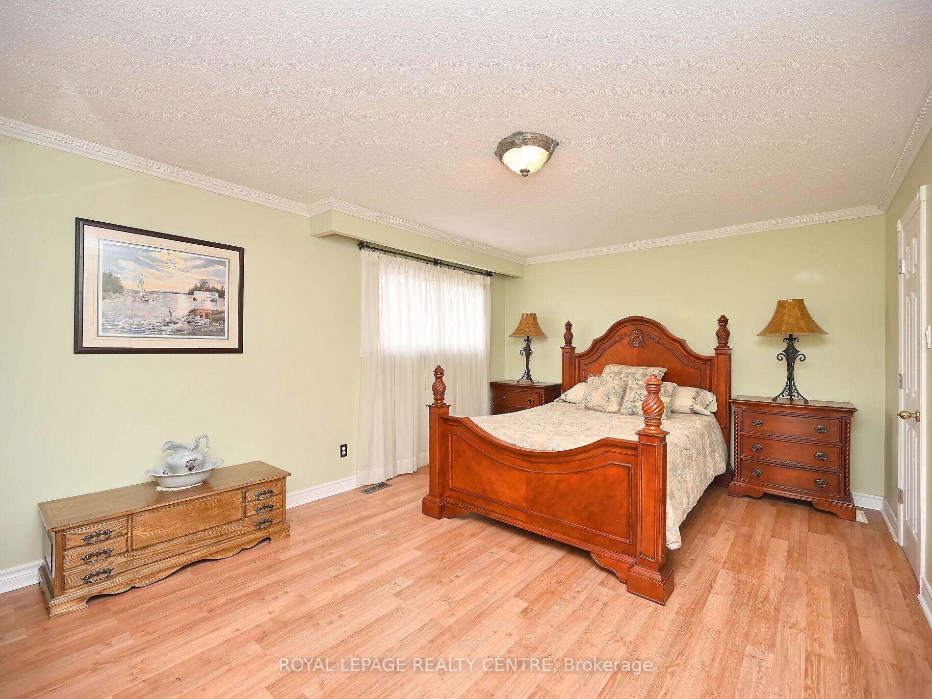 2519 Kingsberry Cres