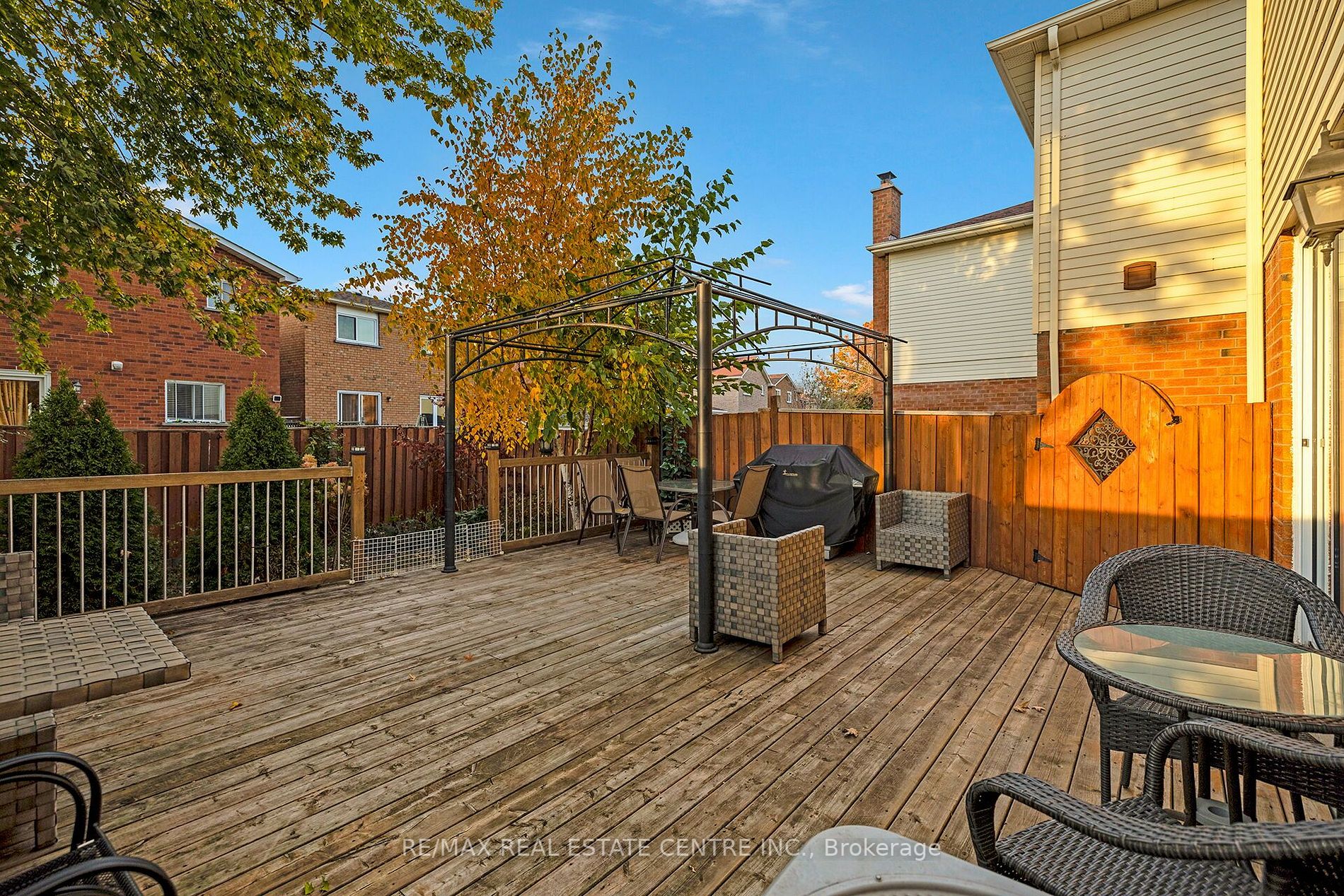 70 Dutch Cres