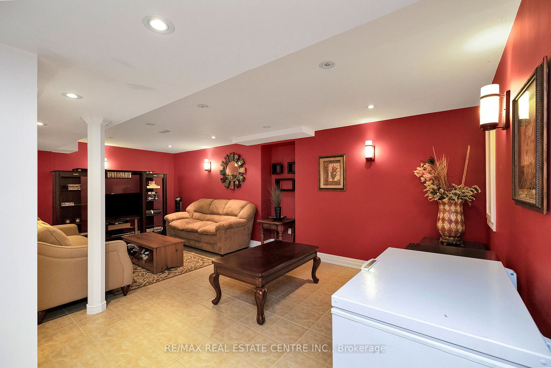 70 Dutch Cres