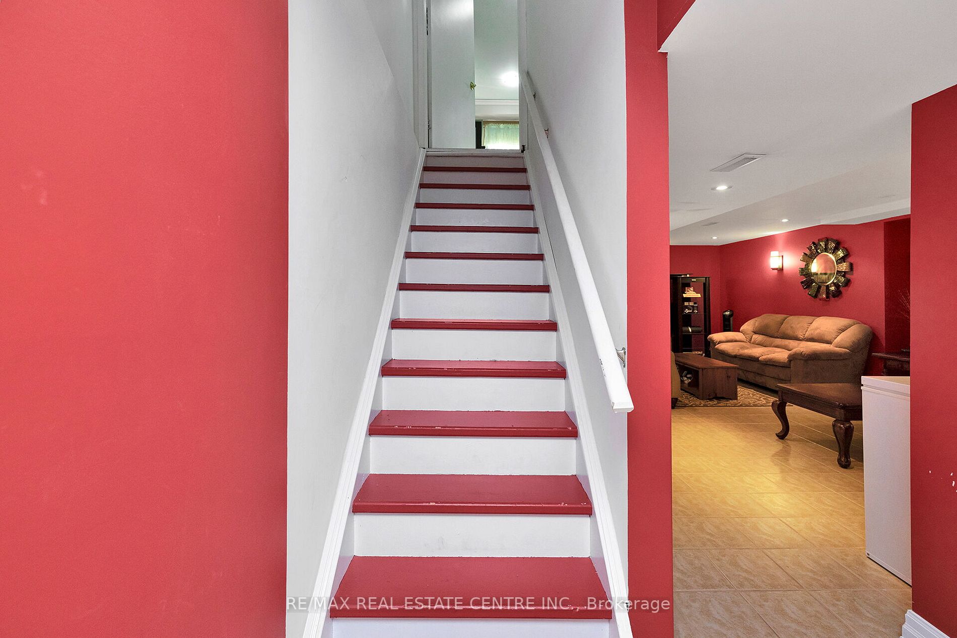 70 Dutch Cres