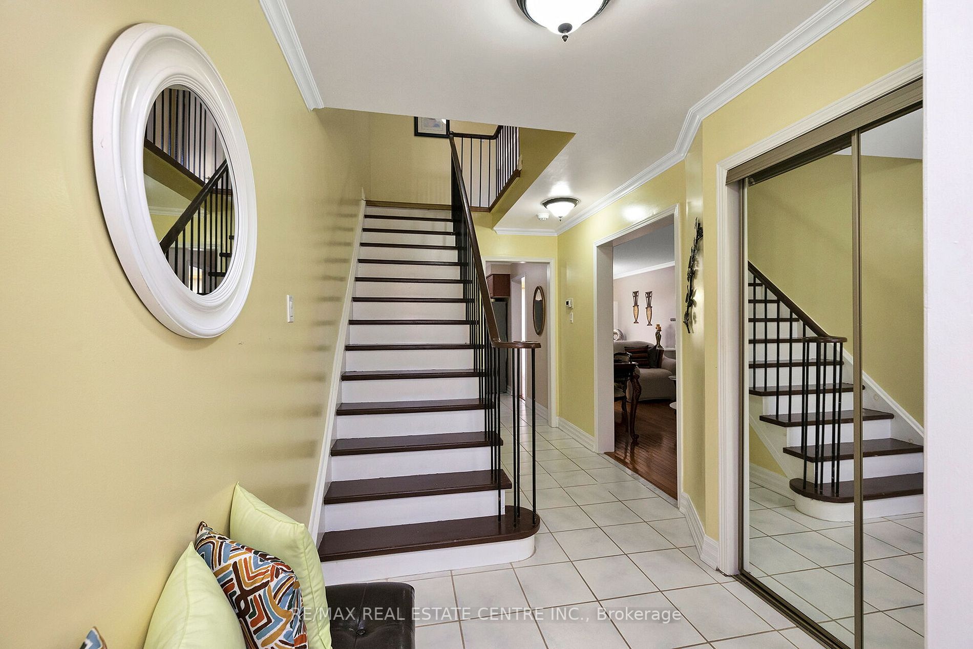 70 Dutch Cres