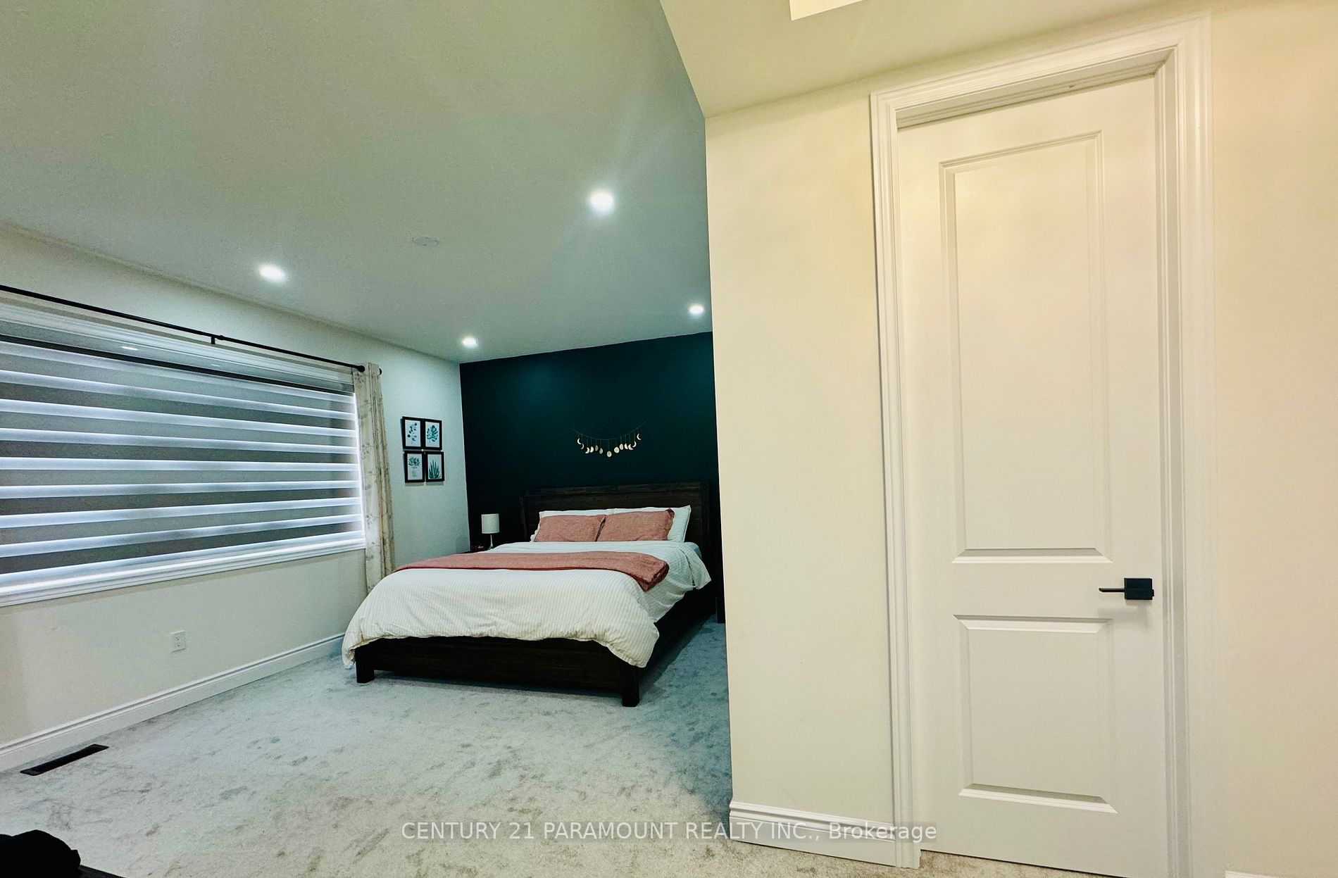 13 Lowell Cres
