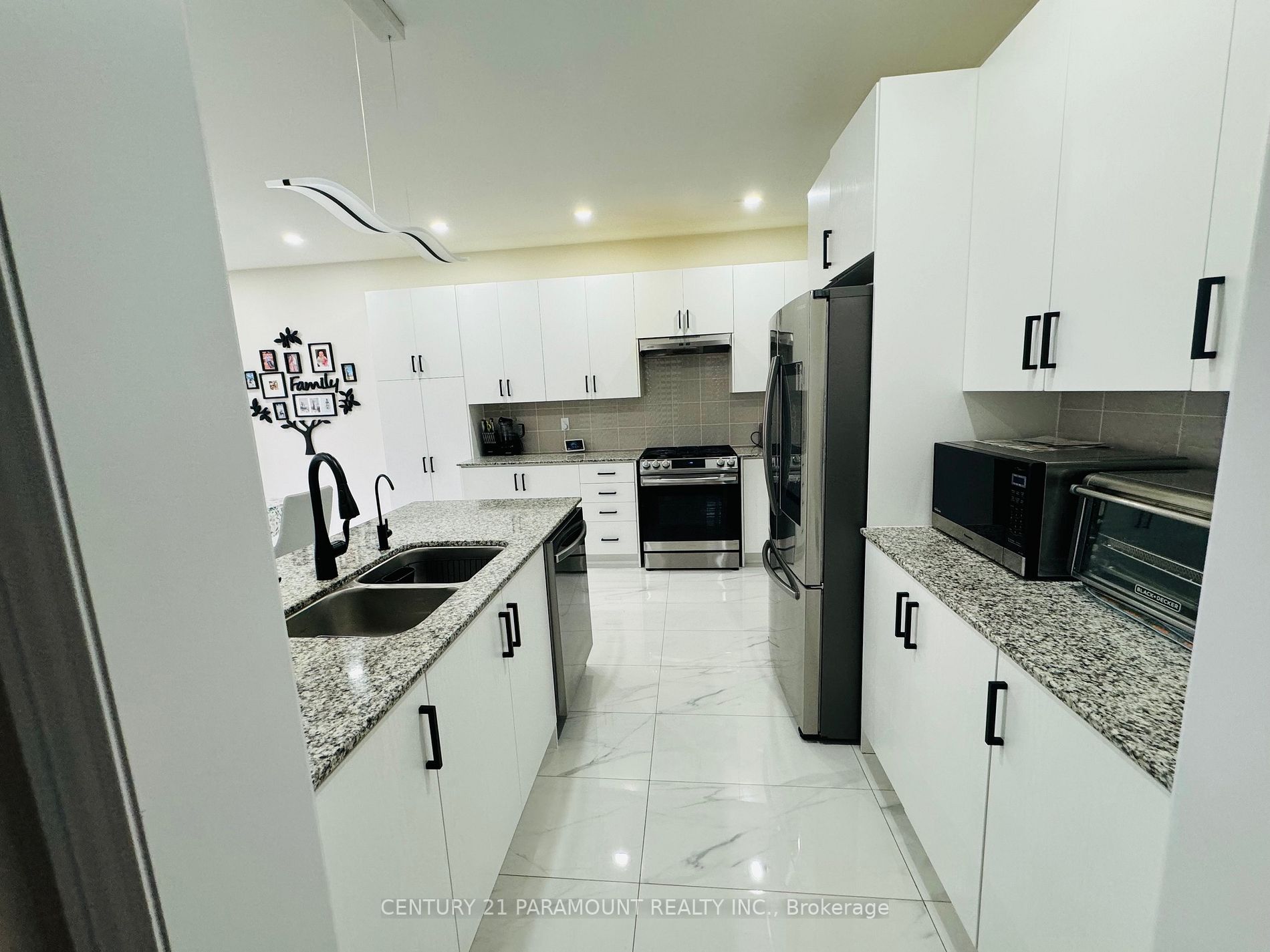 13 Lowell Cres