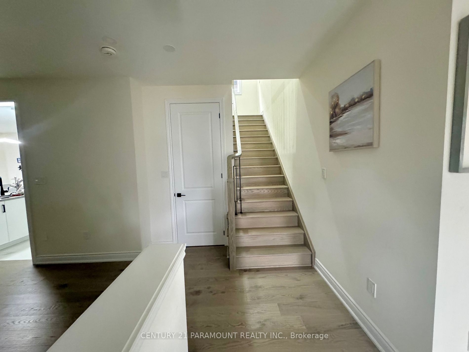 13 Lowell Cres