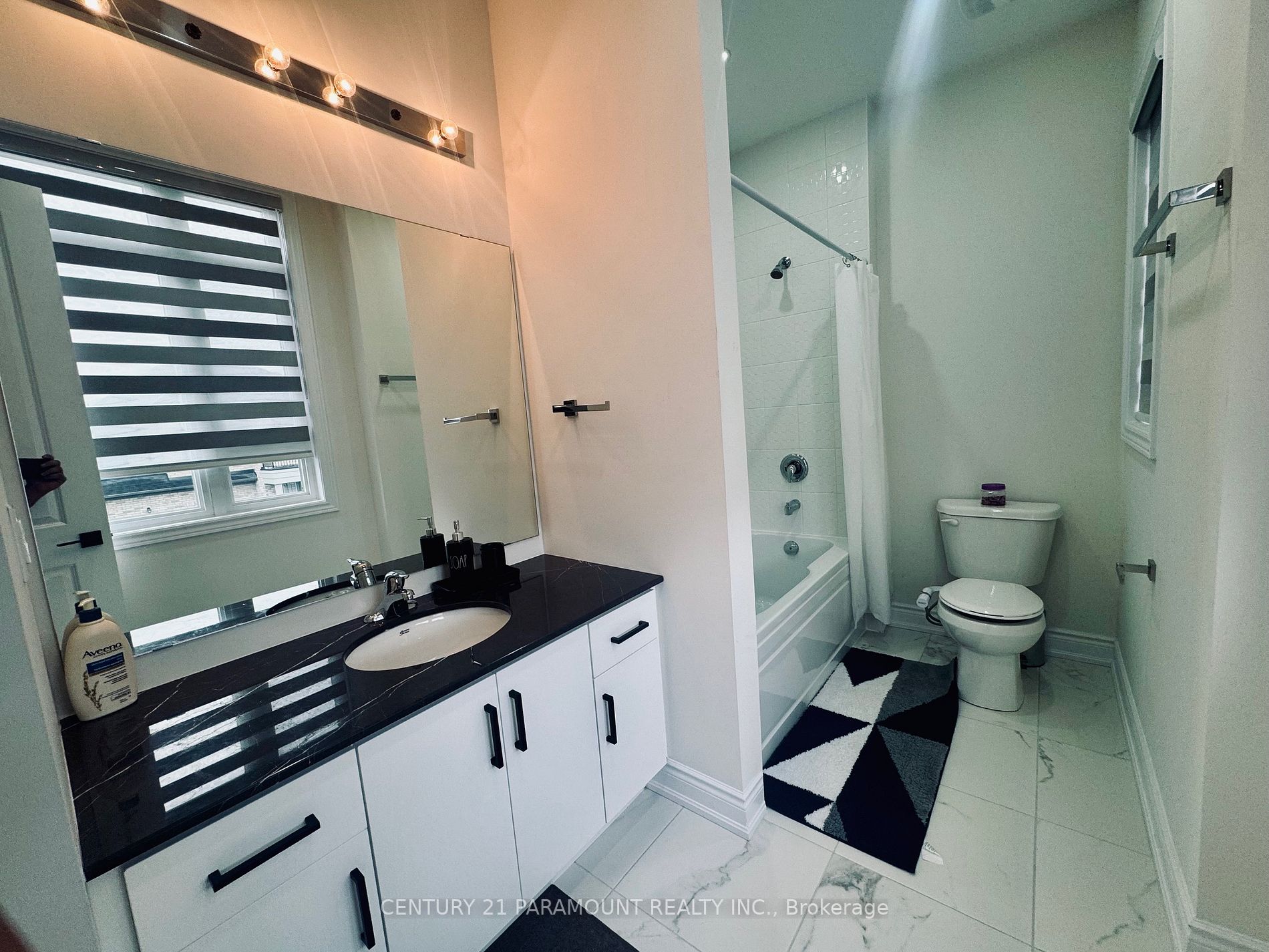 13 Lowell Cres