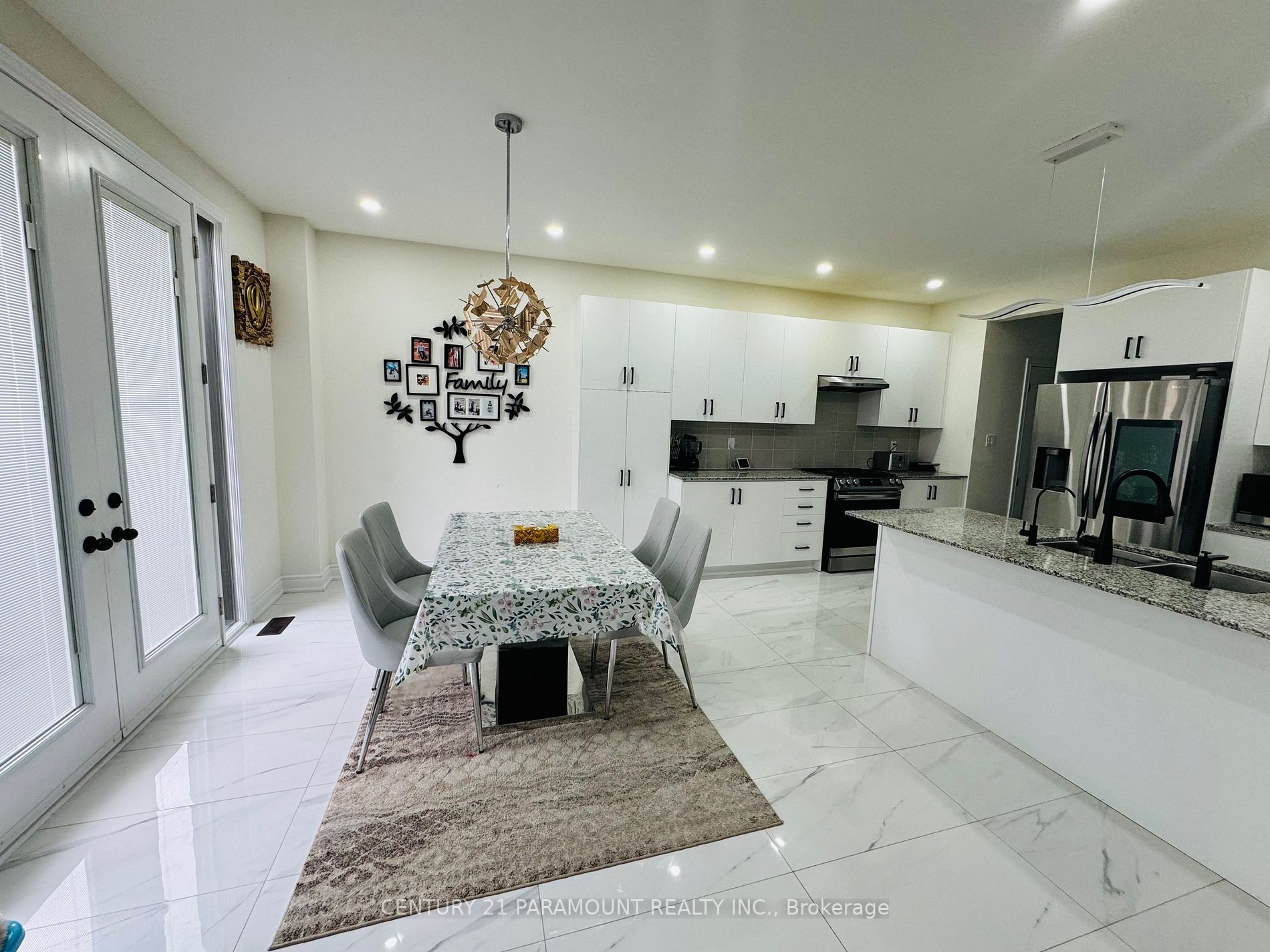 13 Lowell Cres