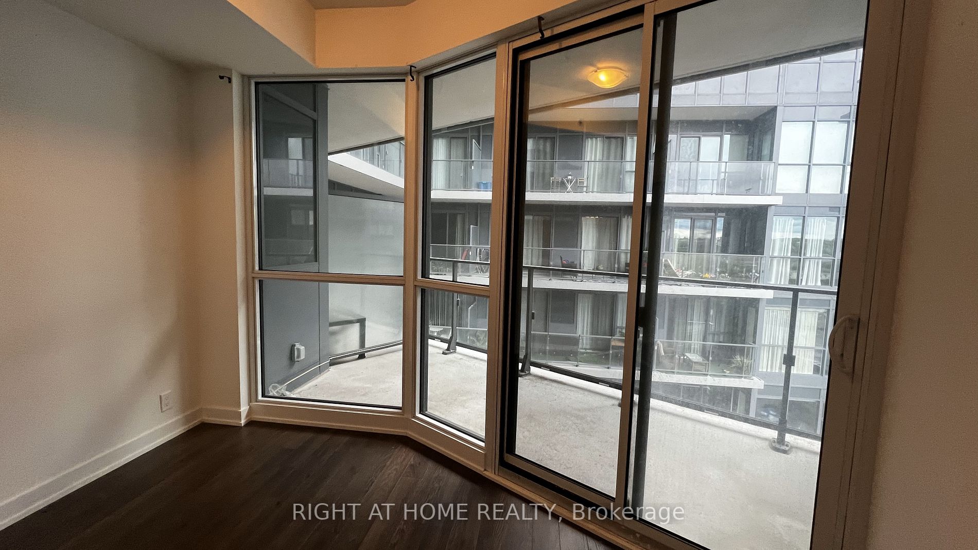 10 Park Lawn Rd N, #522