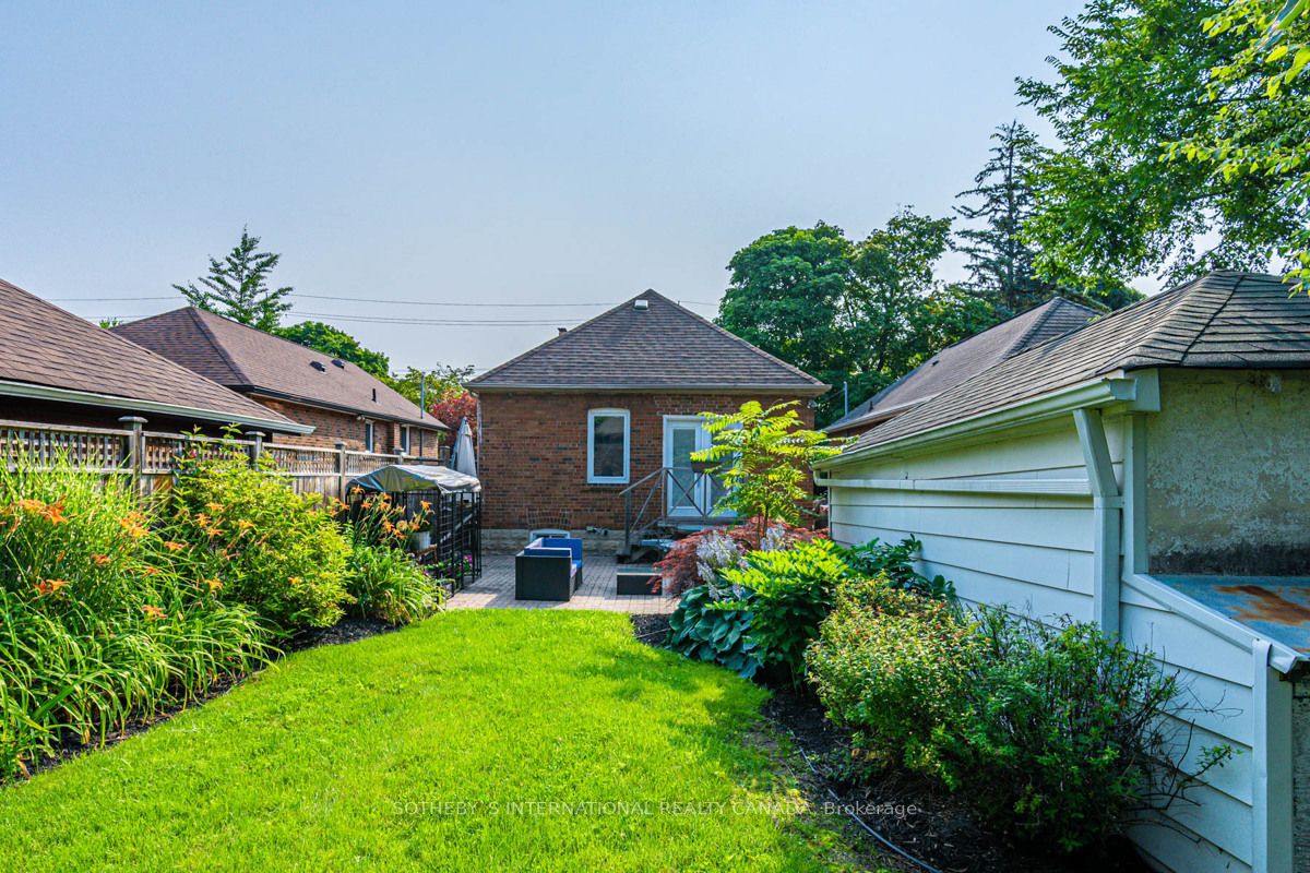 220 Prince Edward Drive S
