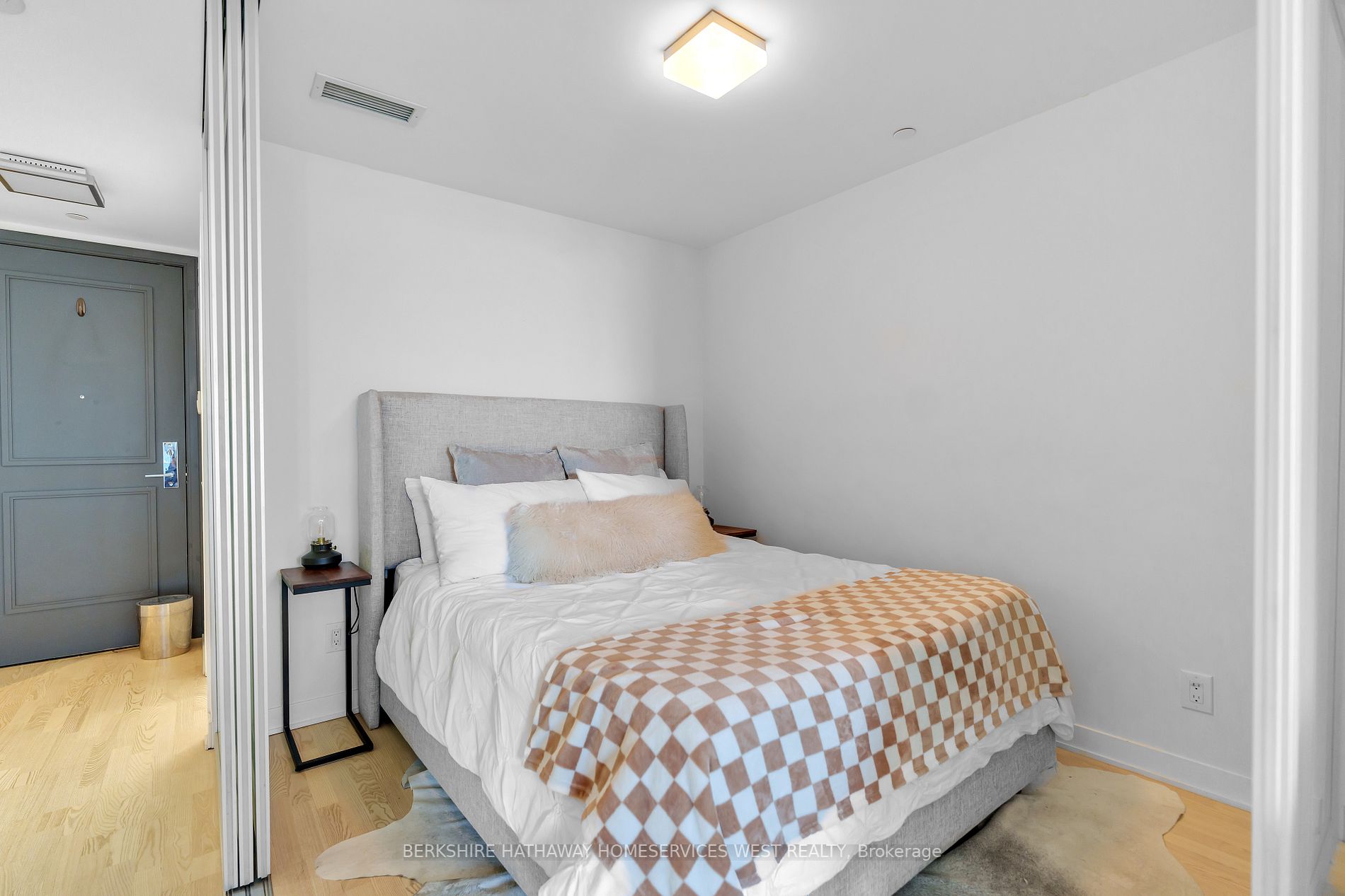 90 Park Lawn Rd, #2802