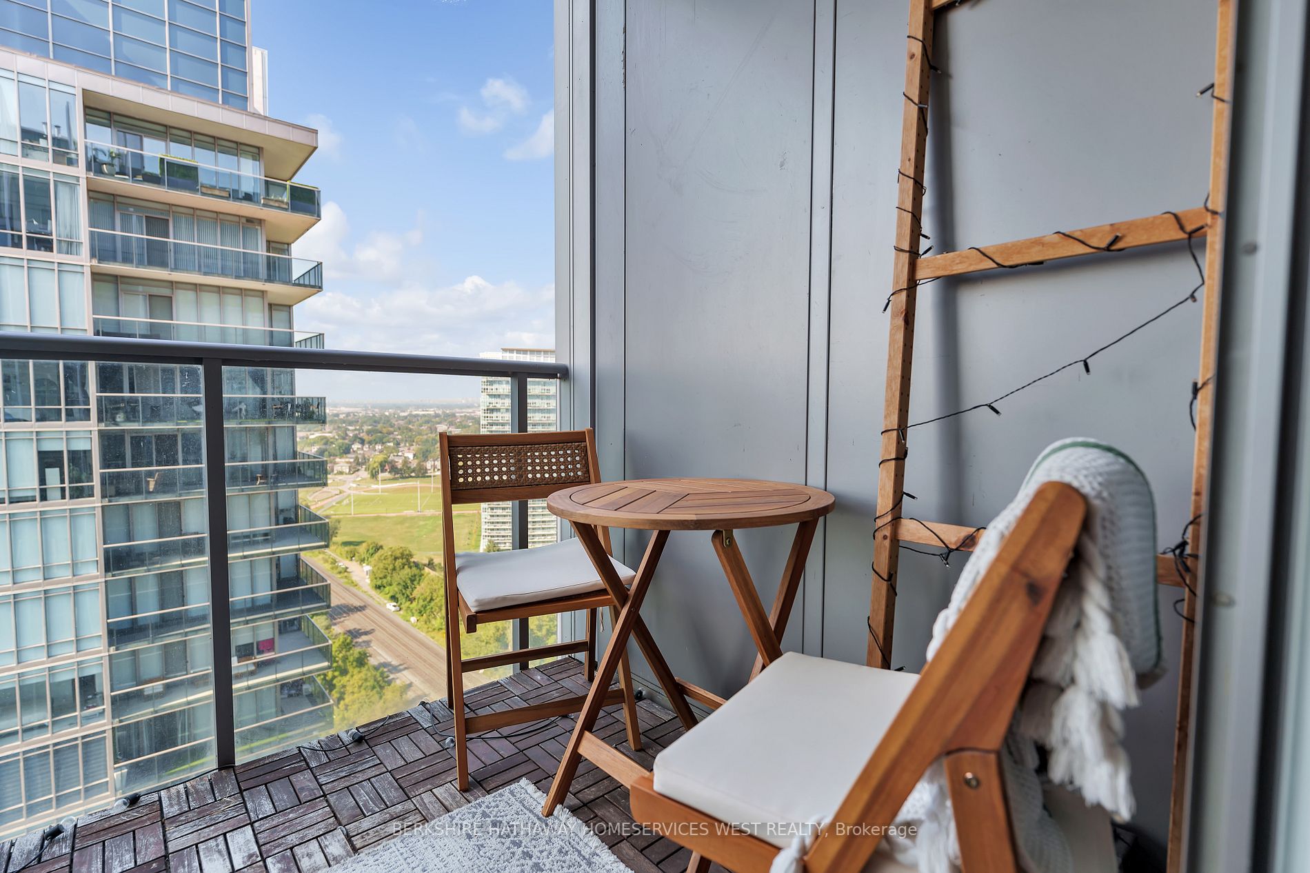 90 Park Lawn Rd, #2802