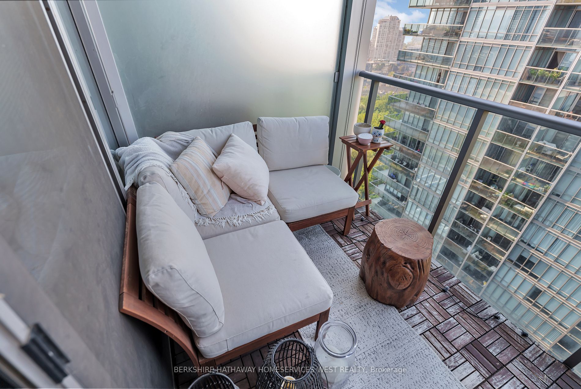 90 Park Lawn Rd, #2802