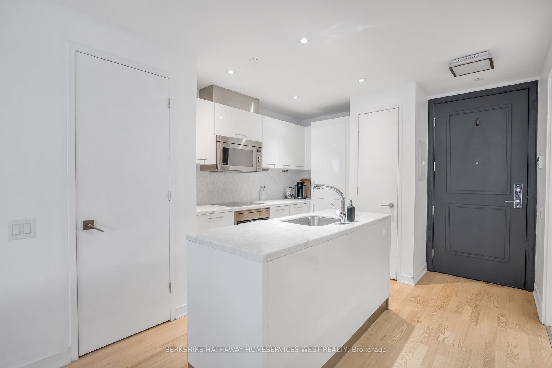 90 Park Lawn Rd, #2802