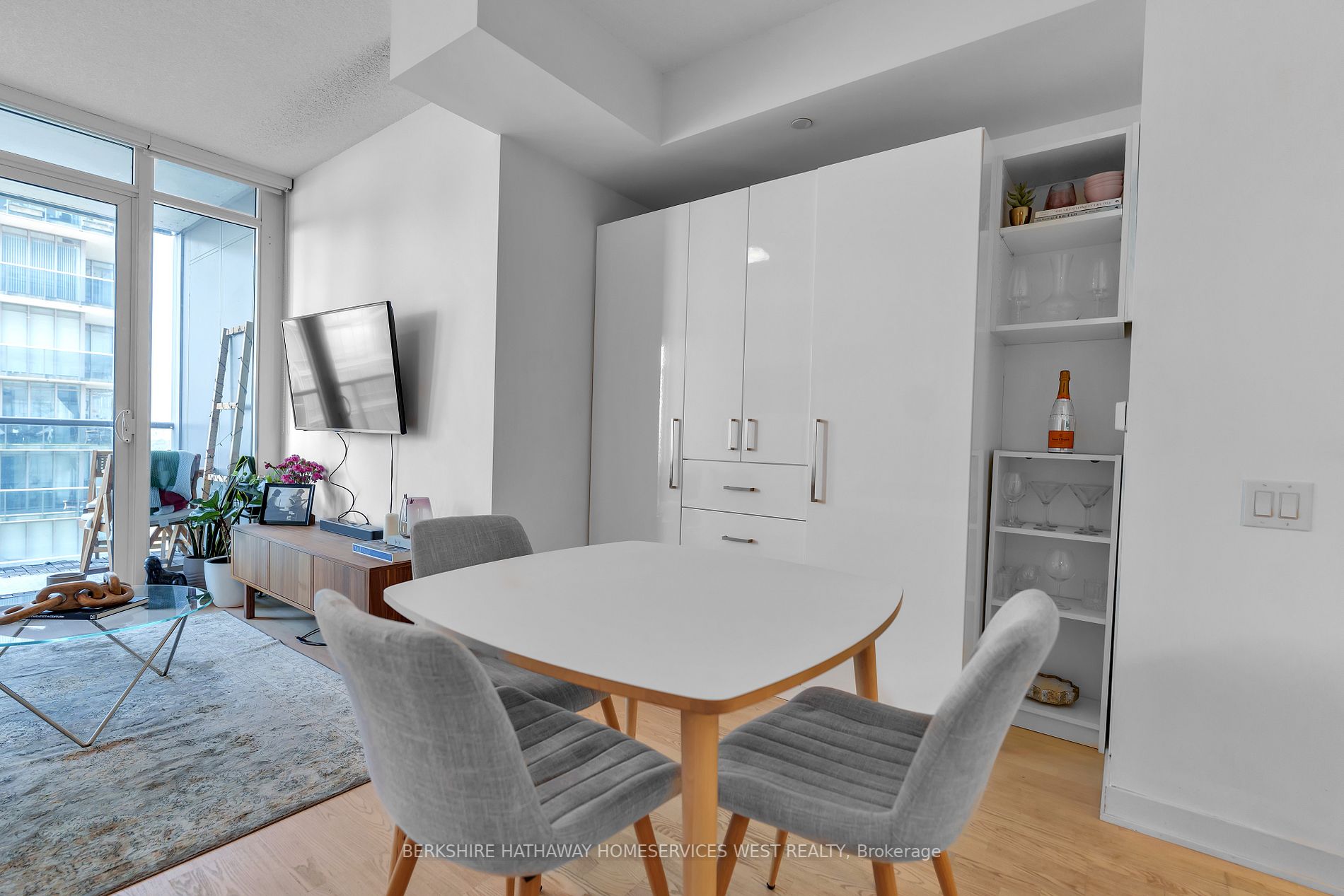 90 Park Lawn Rd, #2802