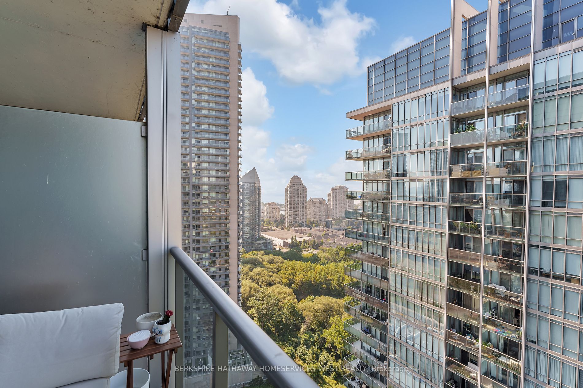 90 Park Lawn Rd, #2802