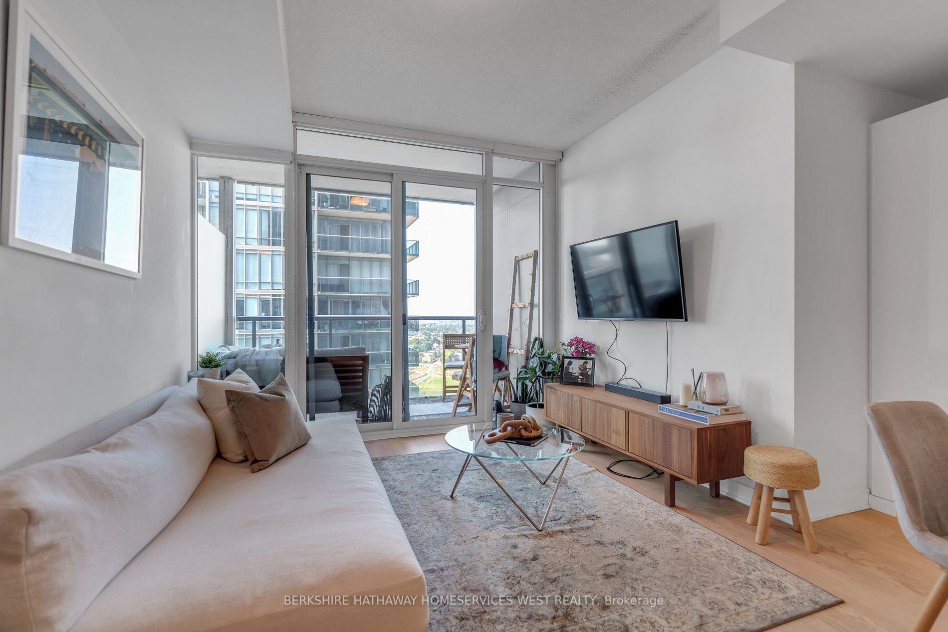 90 Park Lawn Rd, #2802