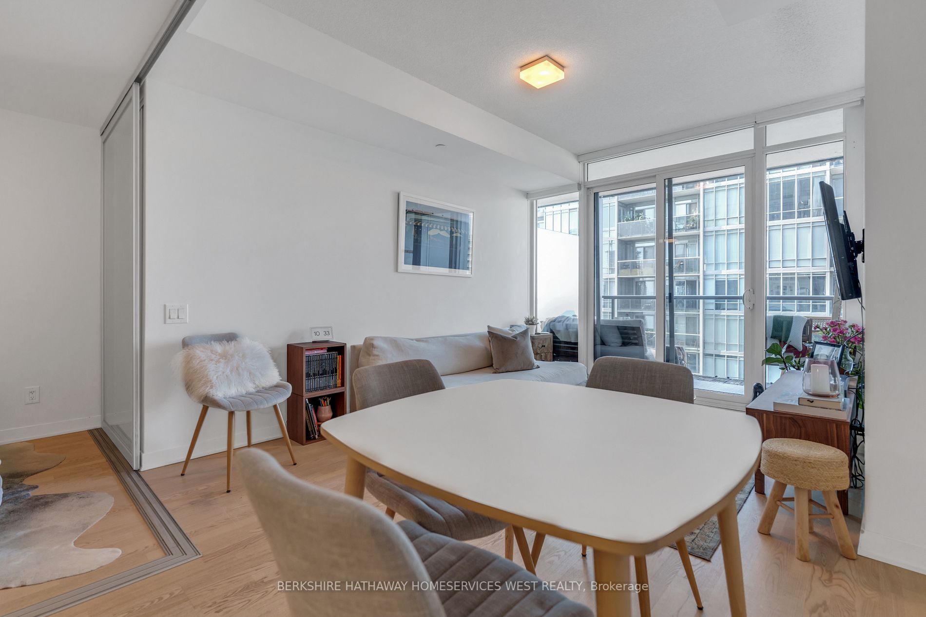 90 Park Lawn Rd, #2802