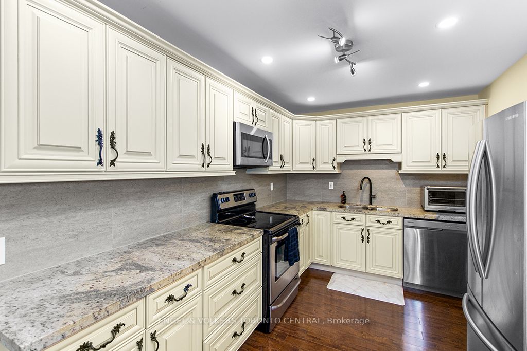 1030 Falgarwood Dr, #74