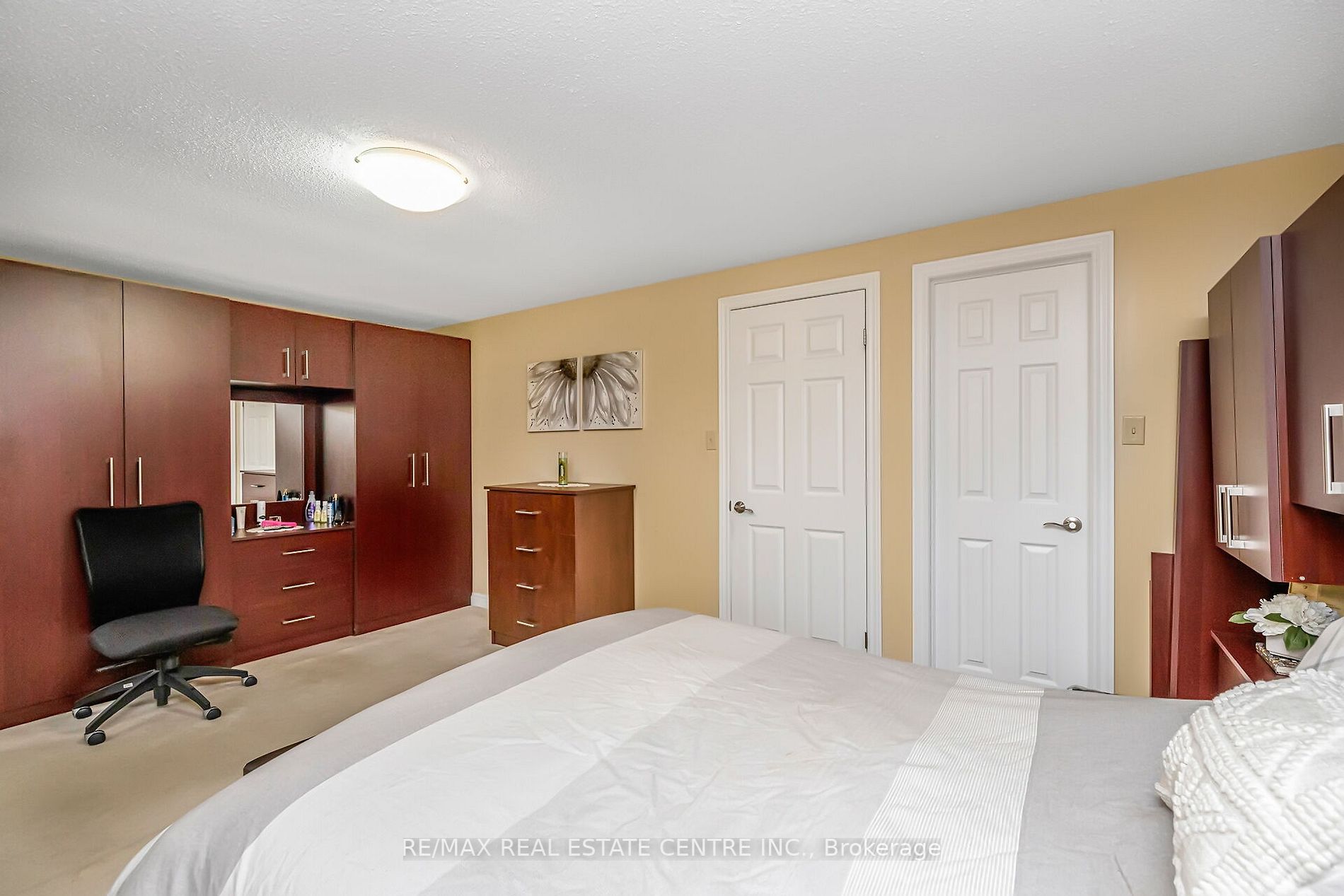 32 Myrtle Crt