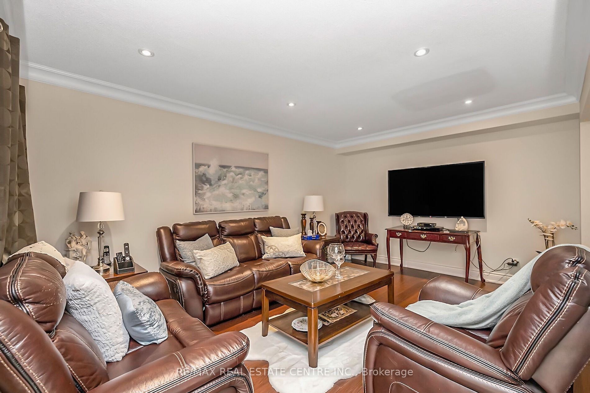32 Myrtle Crt