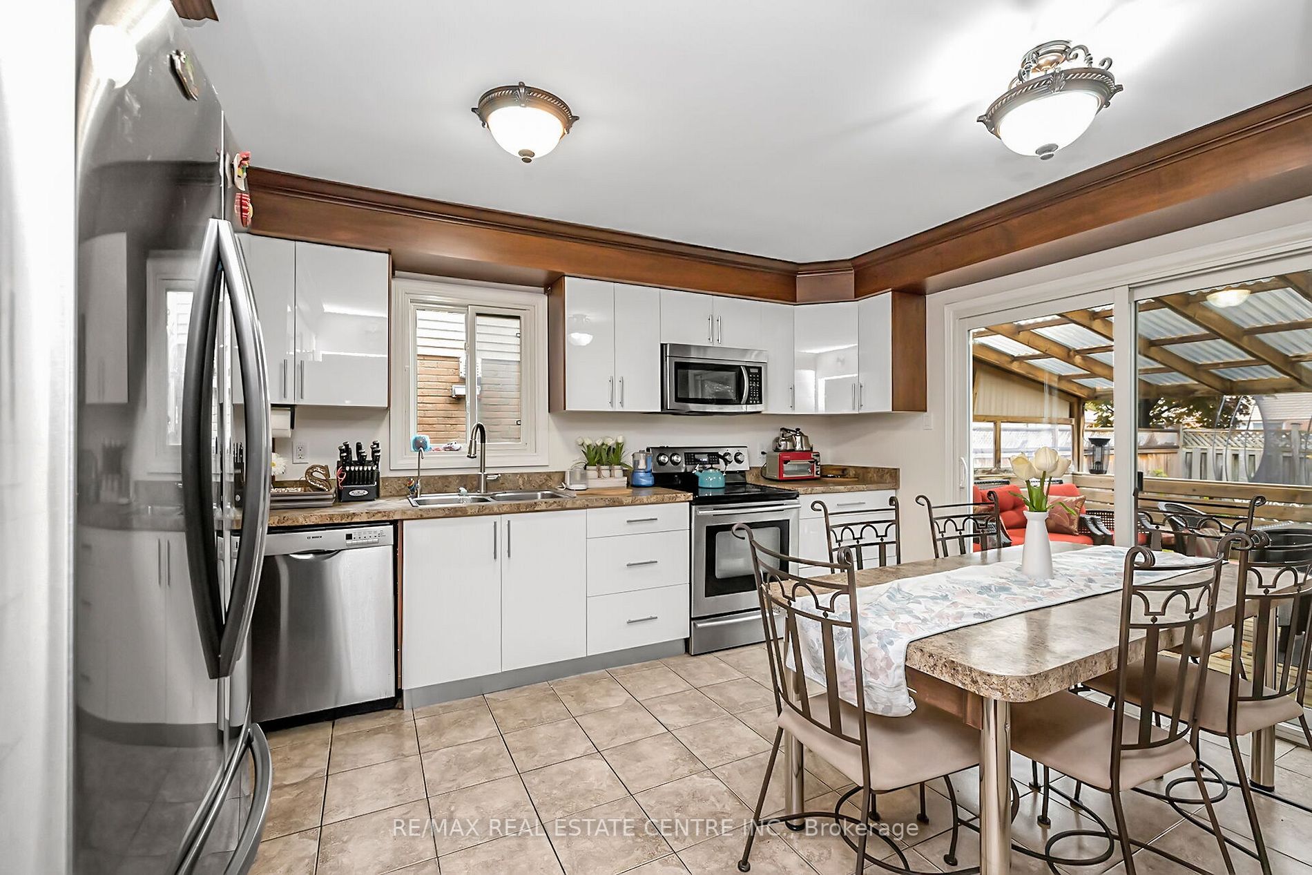32 Myrtle Crt