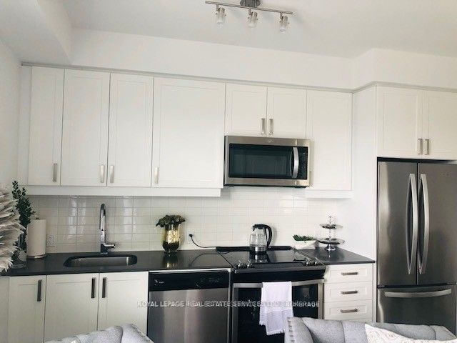 8 Nahani Way #1206