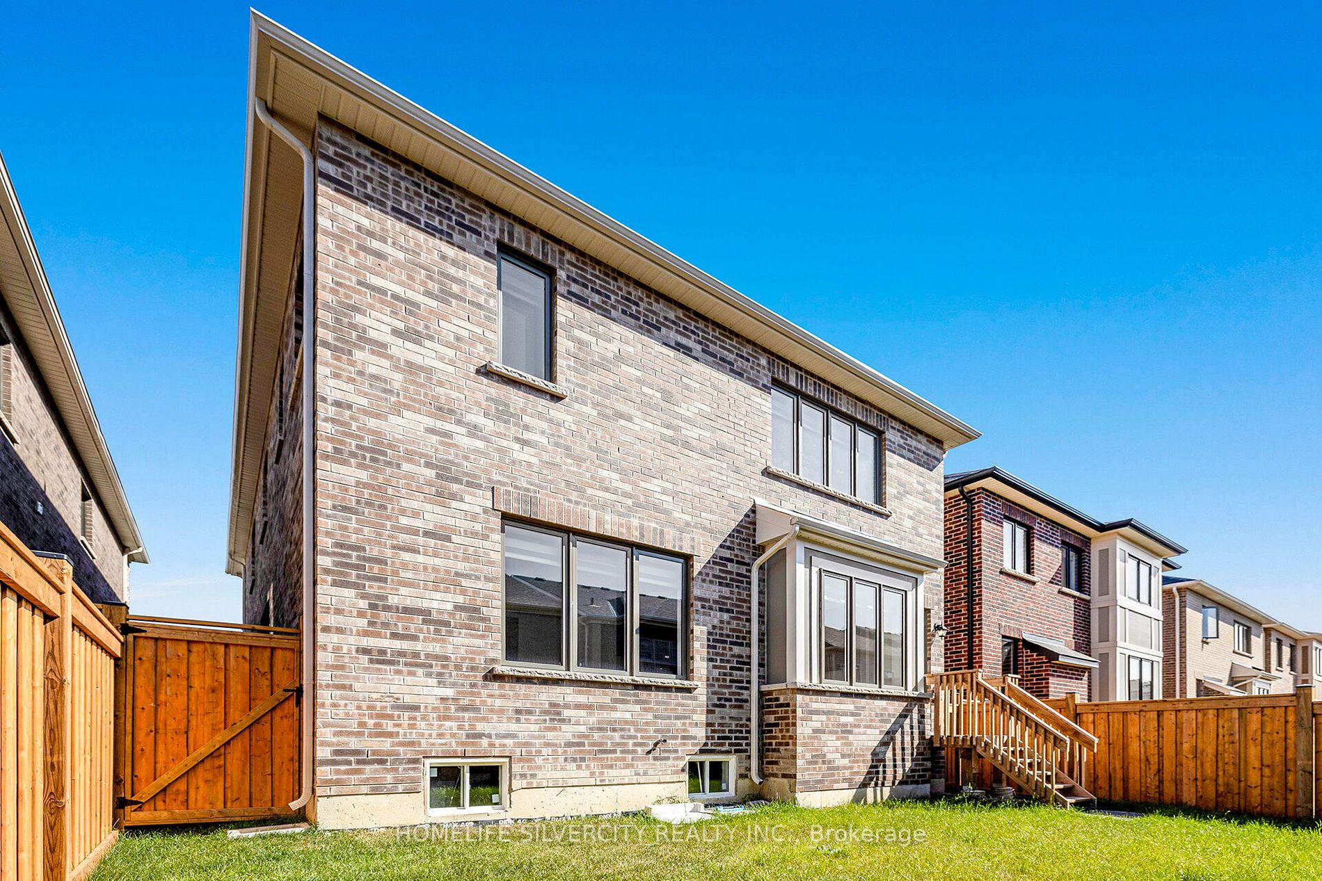 24 Speckled Alder St