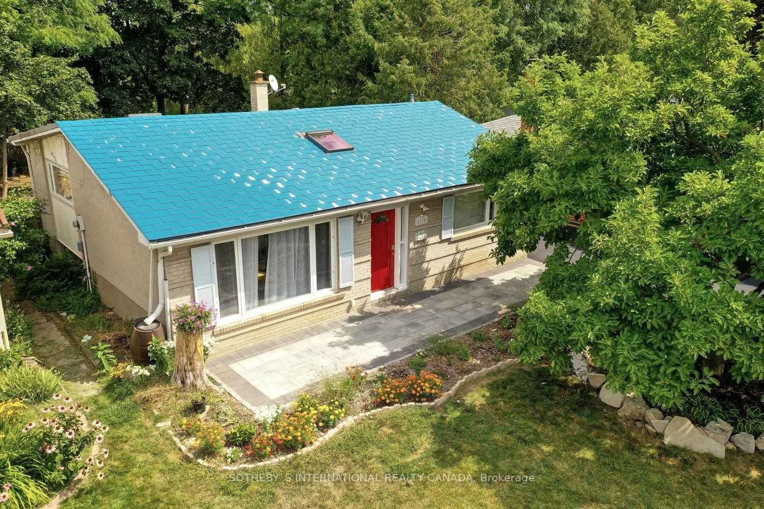 2275 Bostock Cres