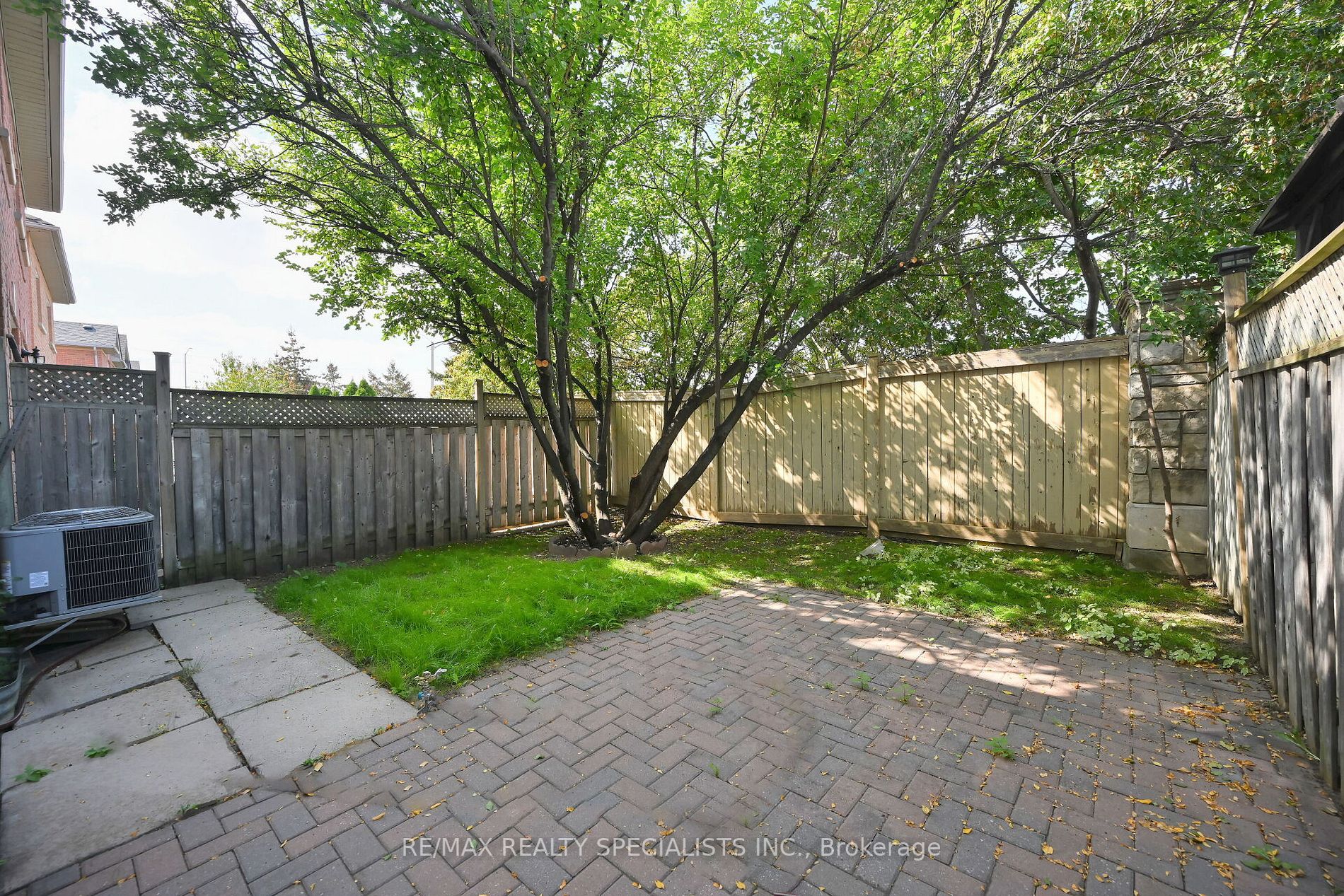 70 Heartleaf Cres