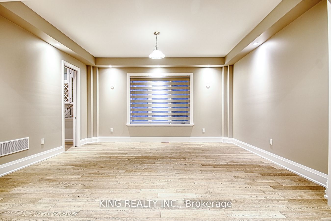 2326 Hyacinth Crescent