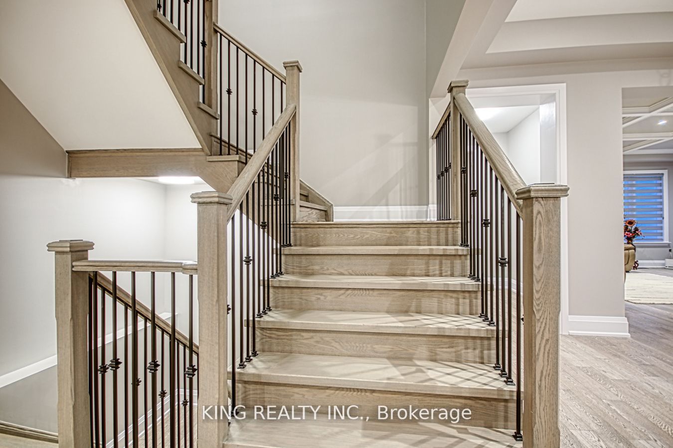 2326 Hyacinth Crescent