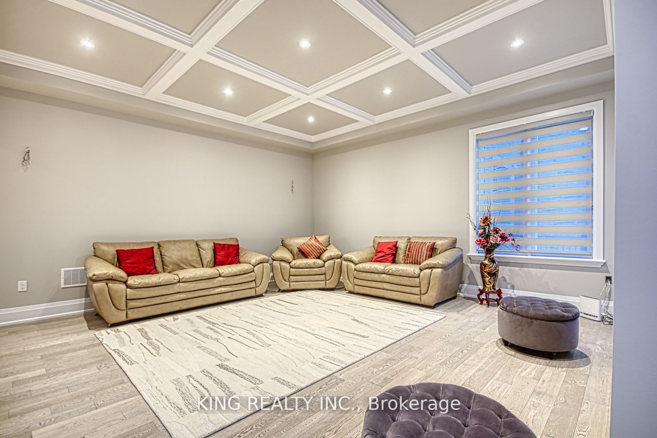 2326 Hyacinth Crescent