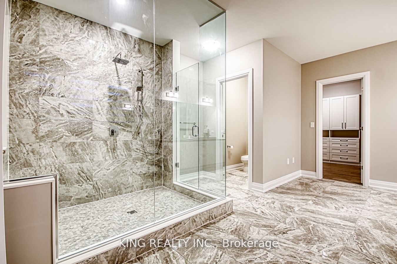 2326 Hyacinth Crescent