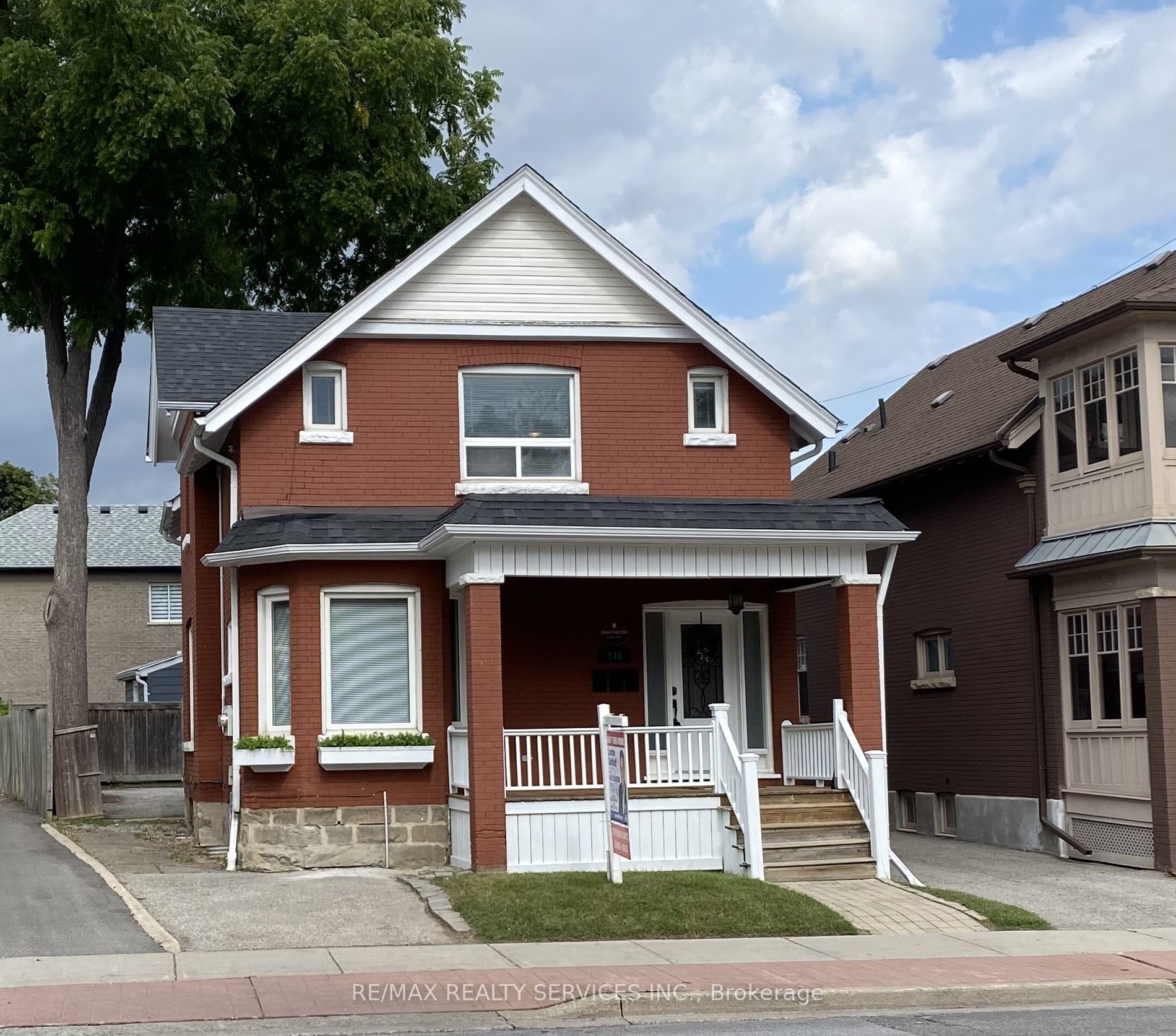 246 Main St N