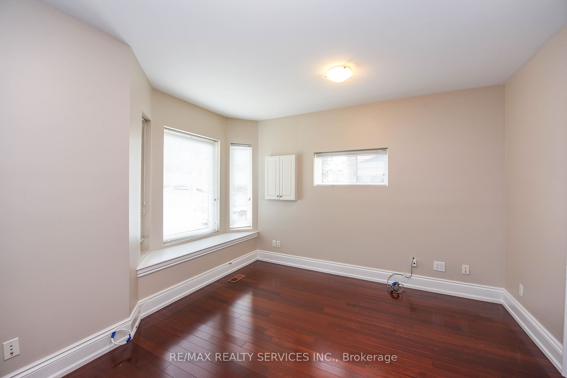 246 Main St N